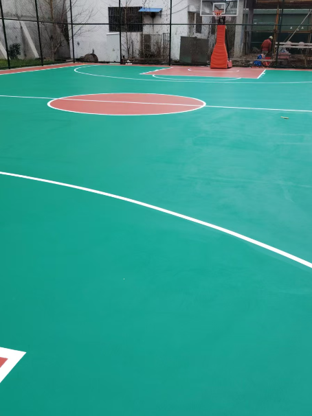 林西 球场长期使用易出现地面开裂